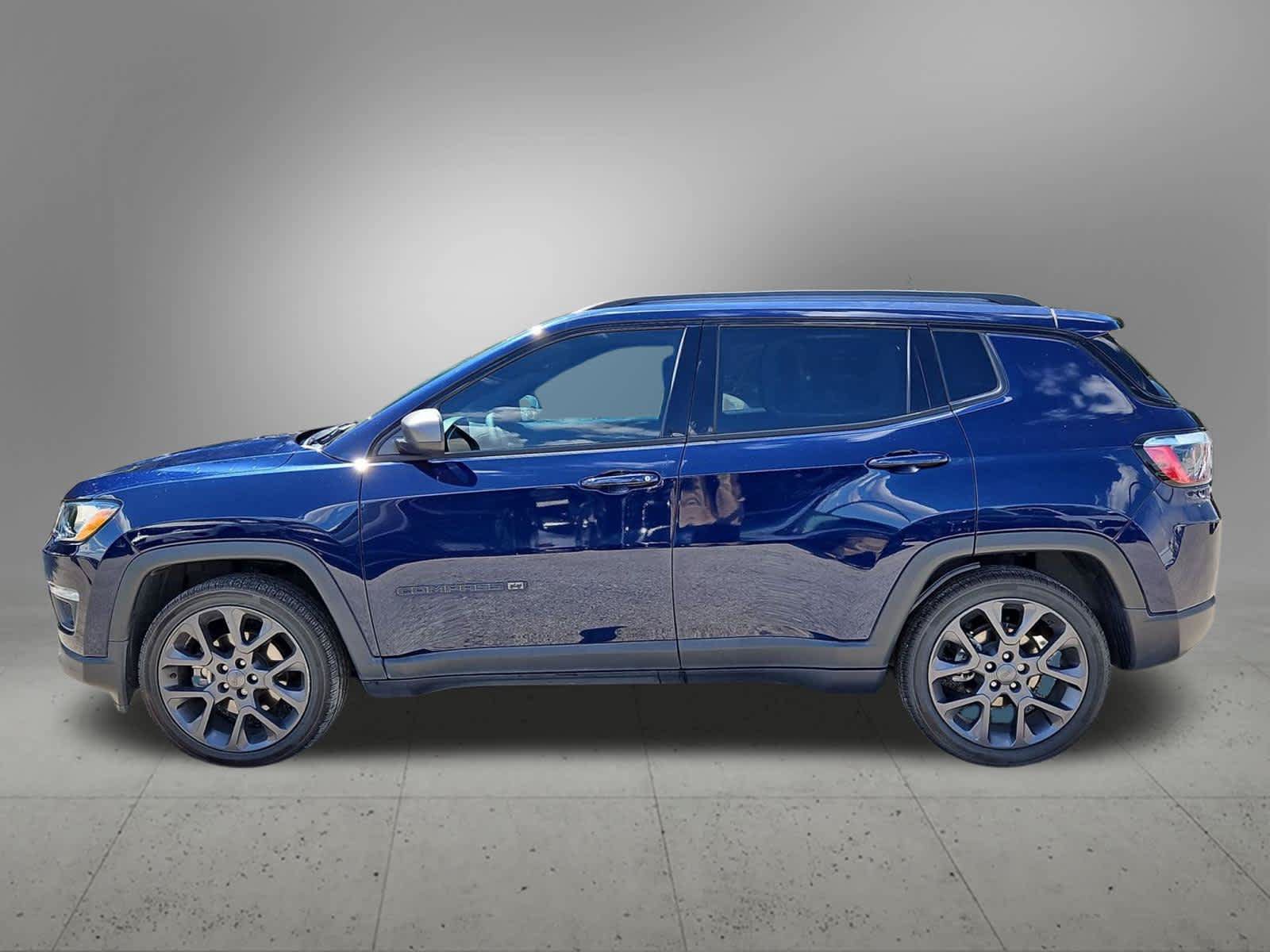 Used 2021 Jeep Compass Latitude w/ Driver Assistance Group FWD image 3