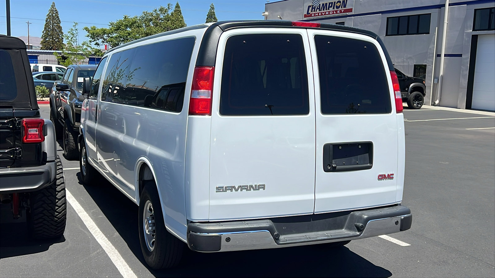 Certified 2025 GMC Savana 3500 LT w/ LT Preferred Equipment Group RWD image 3