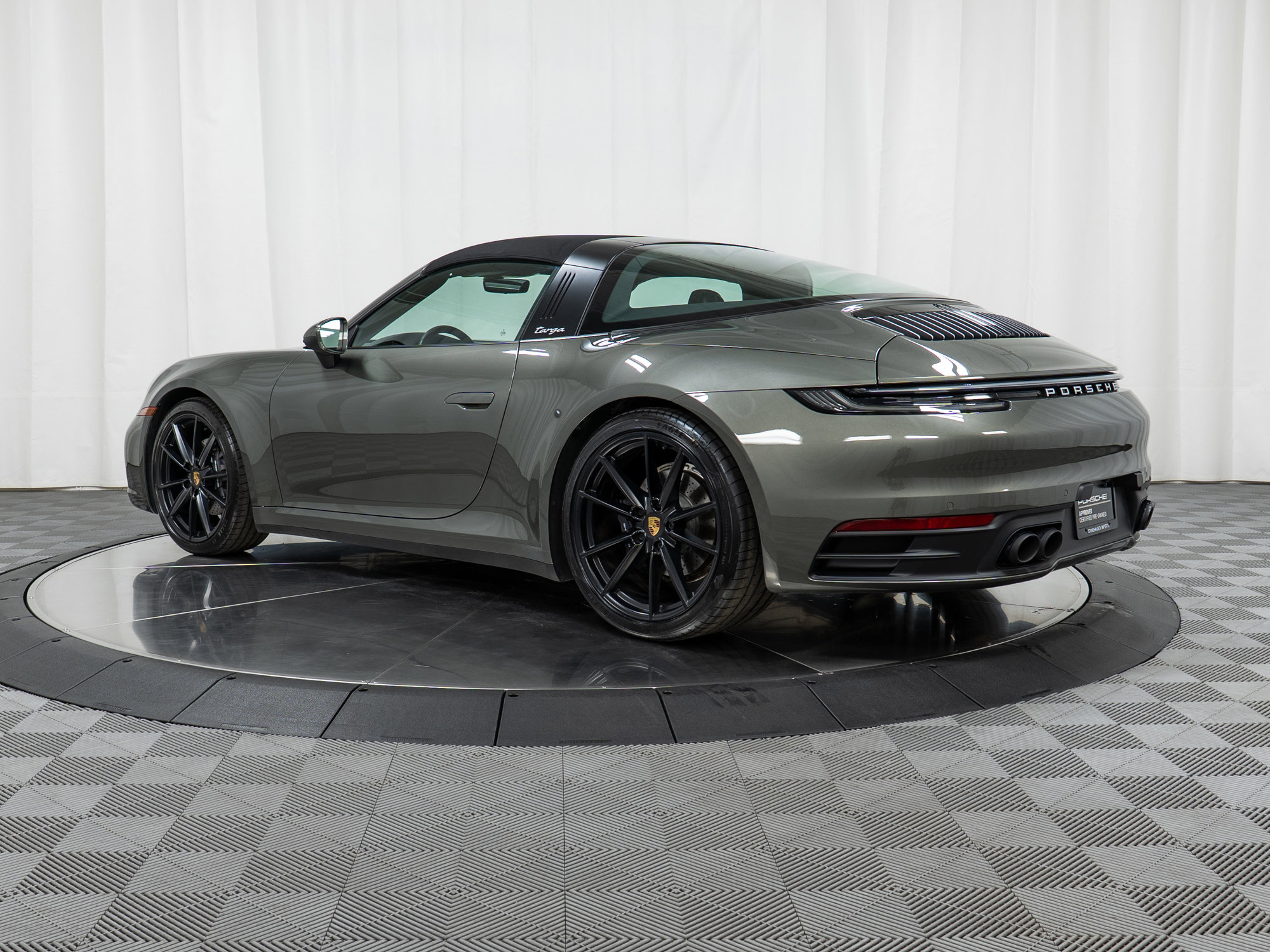 Certified 2022 Porsche 911 Targa 4 image 3