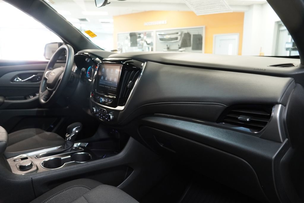 Used 2023 Chevrolet Traverse LT image 29