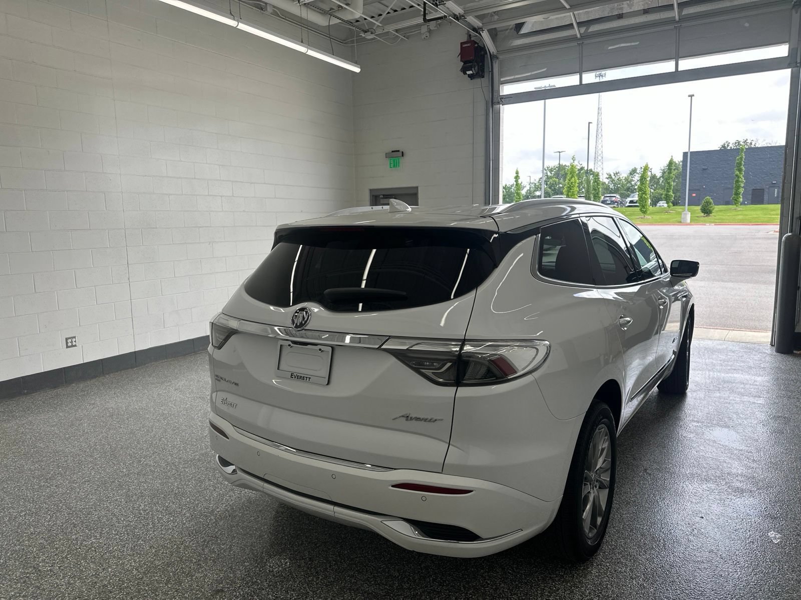 Used 2023 Buick Enclave Avenir w/ Avenir Technology Package AWD/4WD image 3