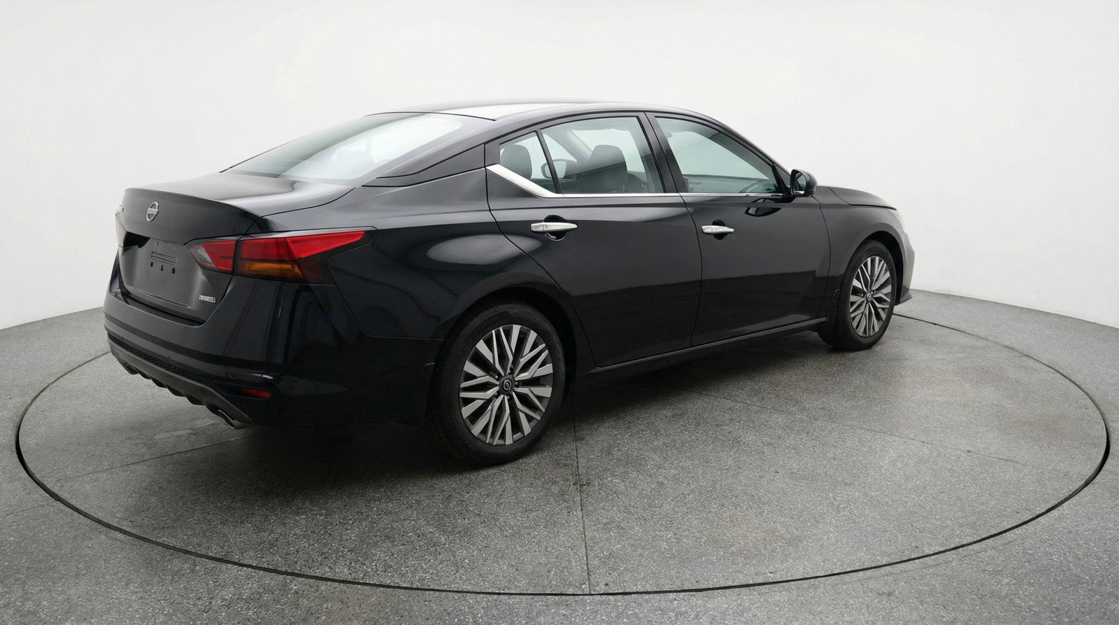 Used 2025 Nissan Altima 2.5 SV FWD image 9