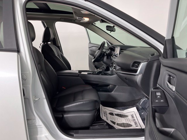 Used 2025 Nissan Rogue SV w/ SV Premium Package FWD image 41