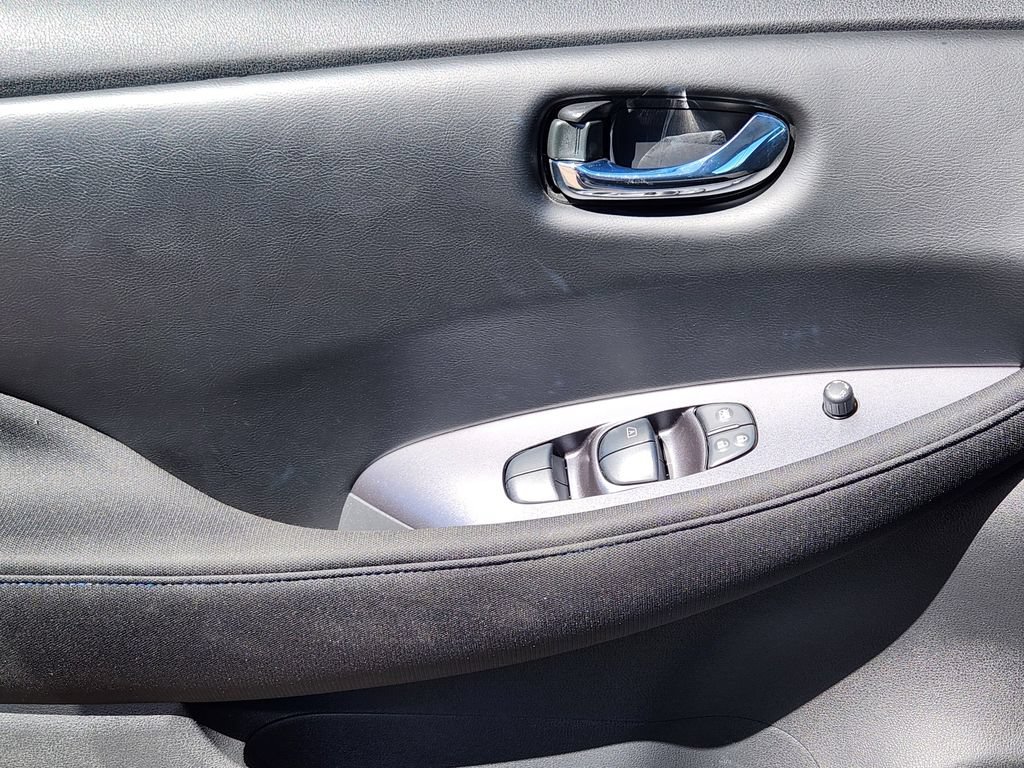 Used 2025 Nissan Leaf S FWD image 14