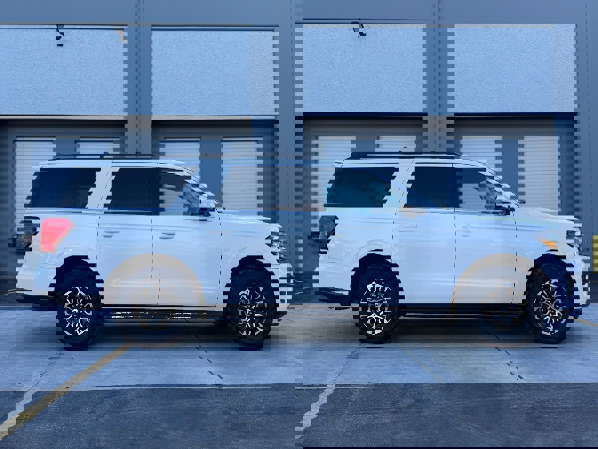 Used 2024 Ford Expedition Max XLT image 2