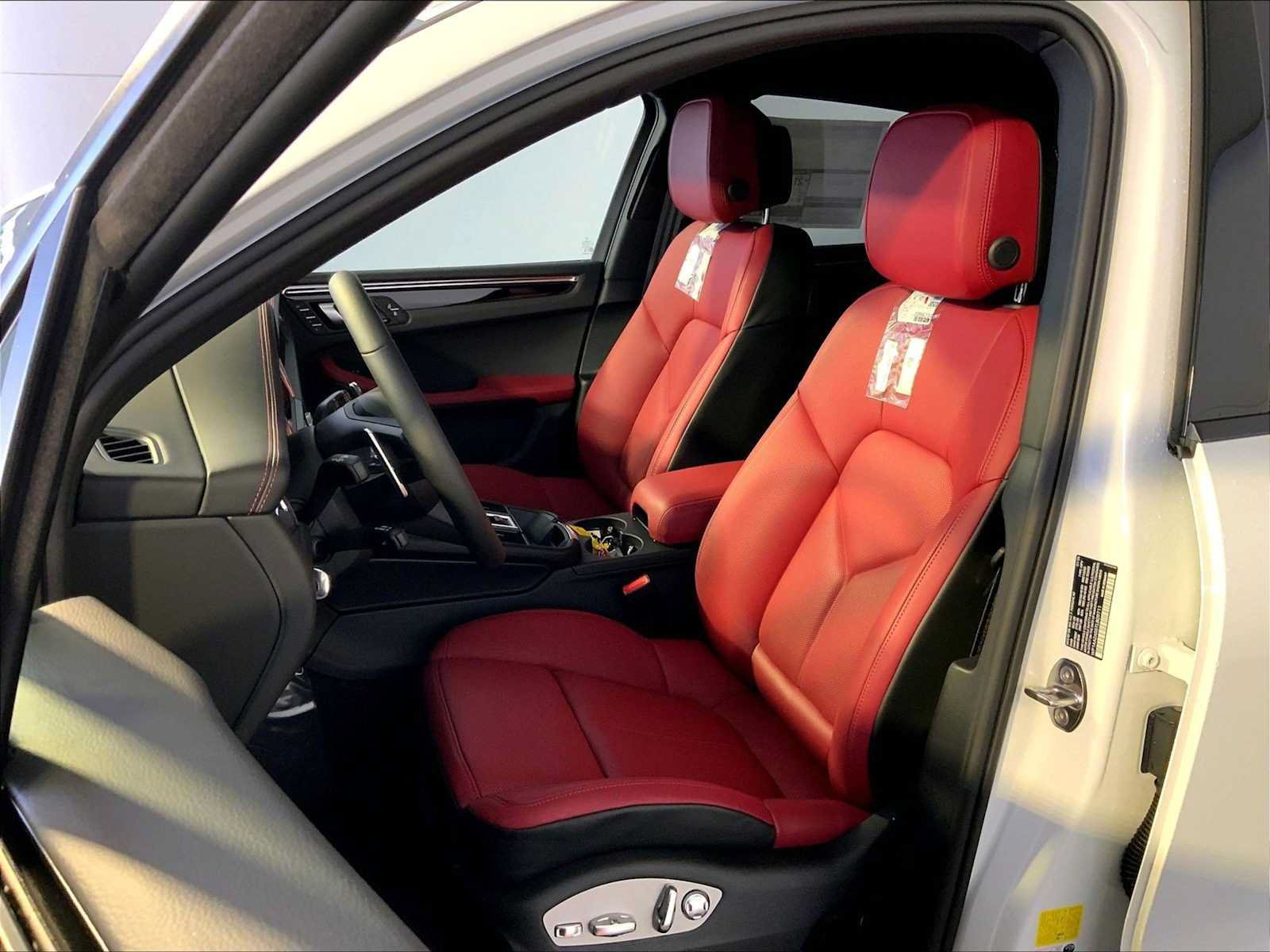 New 2026 Porsche Macan AWD/4WD image 5