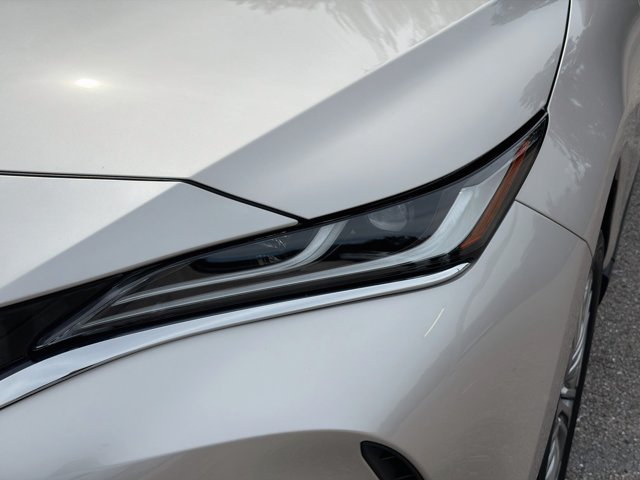 Used 2024 Toyota Venza XLE AWD/4WD image 9
