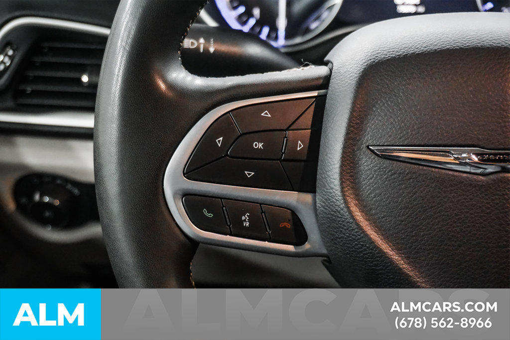 Used 2023 Chrysler Pacifica Touring-L FWD image 26