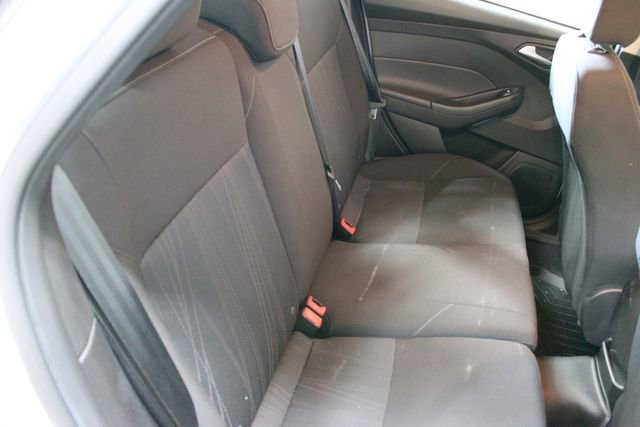 Used 2017 Ford Focus SE w/ SE Winter Package FWD image 9
