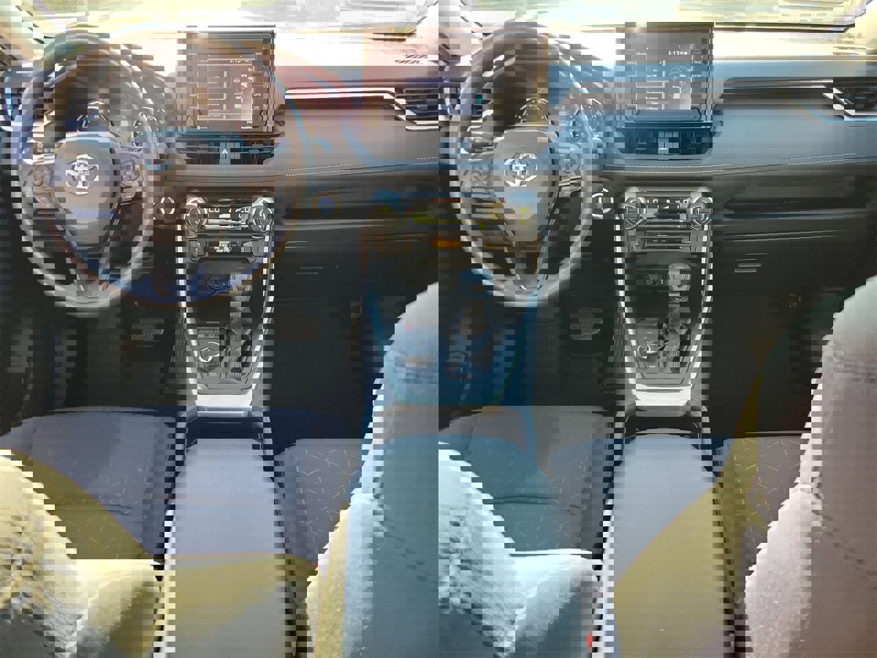 Used 2020 Toyota RAV4 XLE image 13