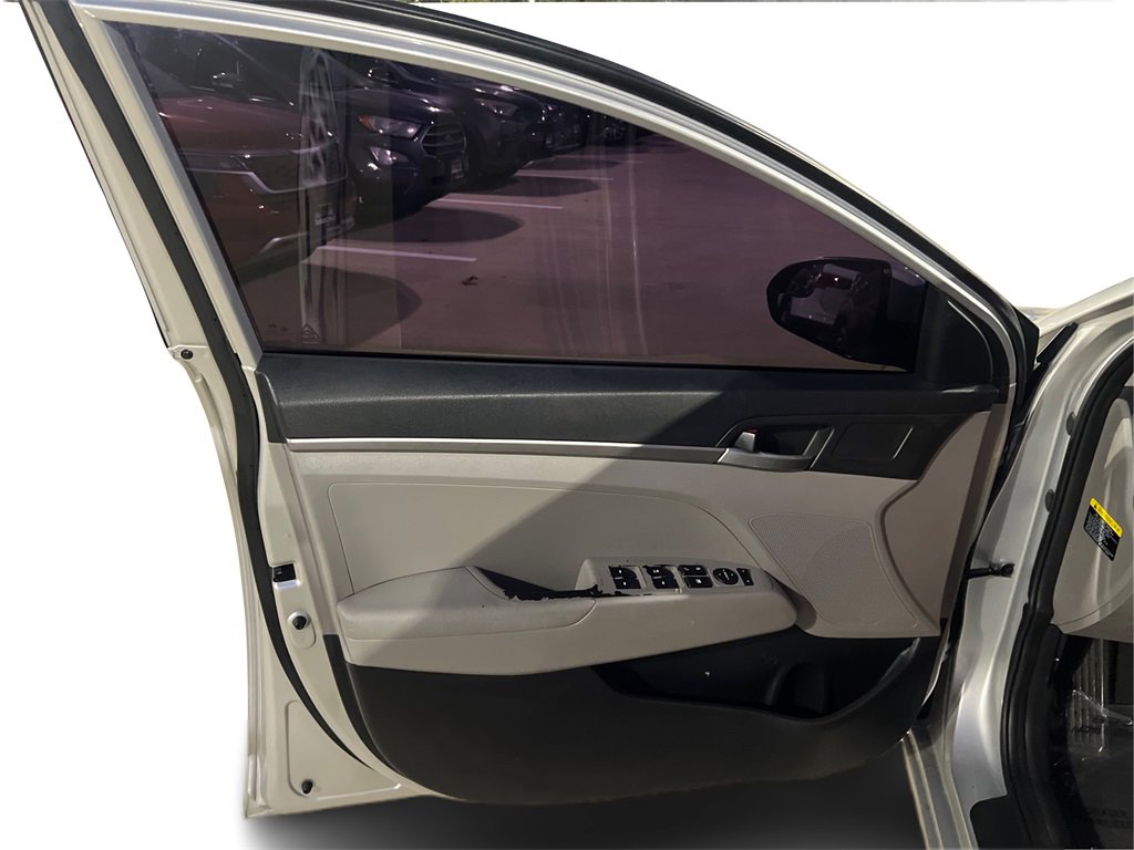 Used 2017 Hyundai Elantra SE image 19