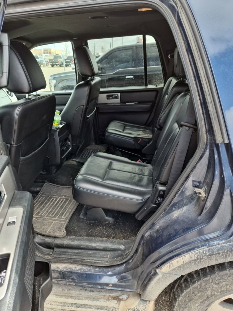 Used 2017 Ford Expedition XLT w/ Equipment Group 202A AWD/4WD image 9