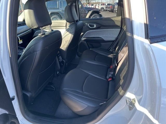 New 2024 Jeep Compass Latitude w/ Sun and Sound Group image 22