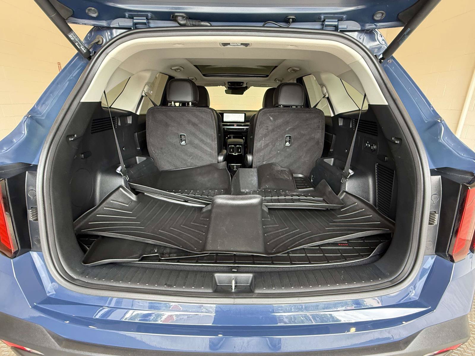 Used 2025 Kia Sorento SX AWD/4WD image 17