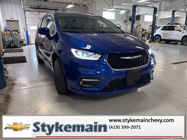 Used 2021 Chrysler Pacifica Touring-L w/ Uconnect Theater Family Group image 28