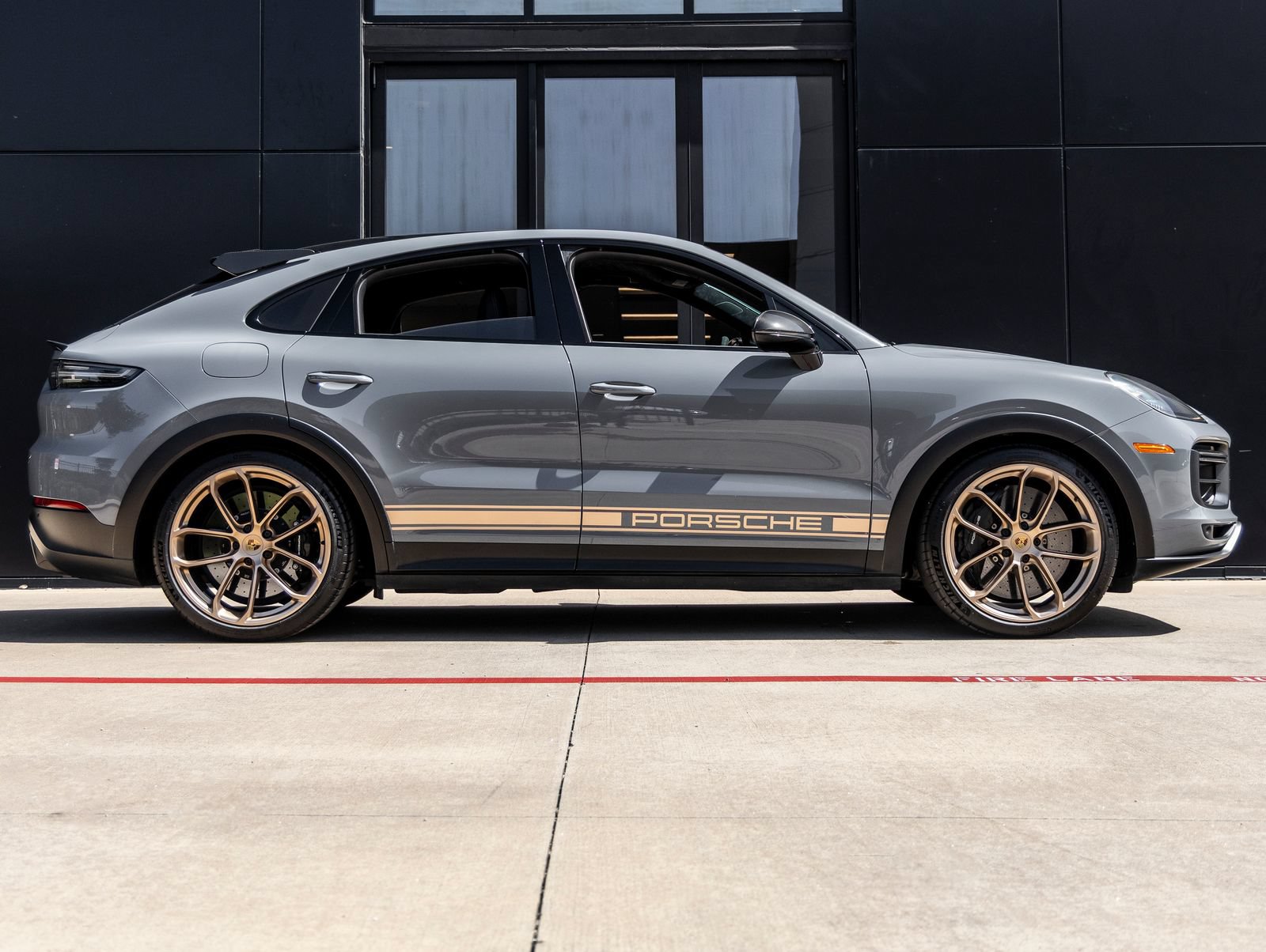 Certified 2022 Porsche Cayenne Turbo GT AWD/4WD image 12