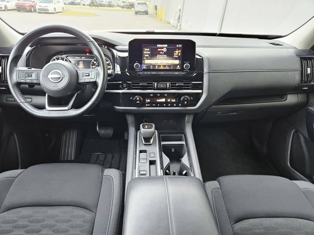 Used 2025 Nissan Pathfinder SV FWD image 16
