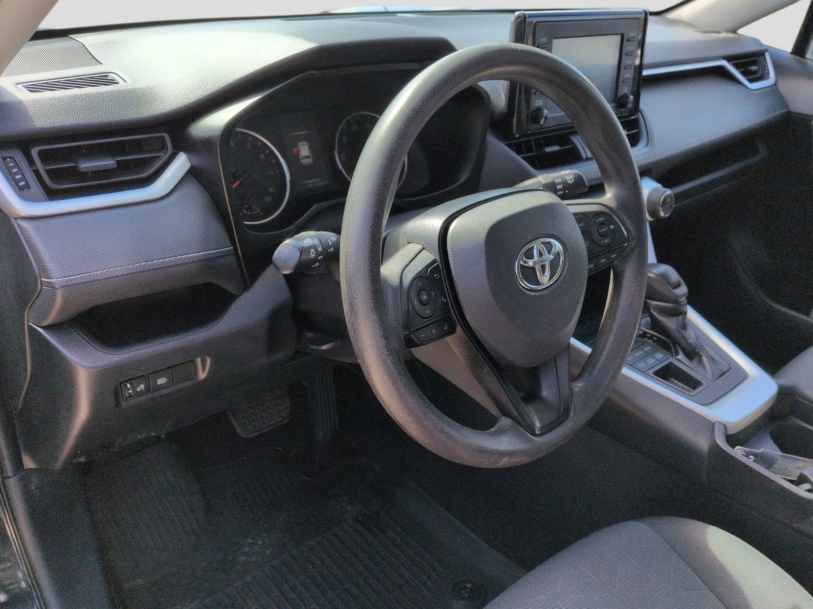Used 2019 Toyota RAV4 XLE image 2