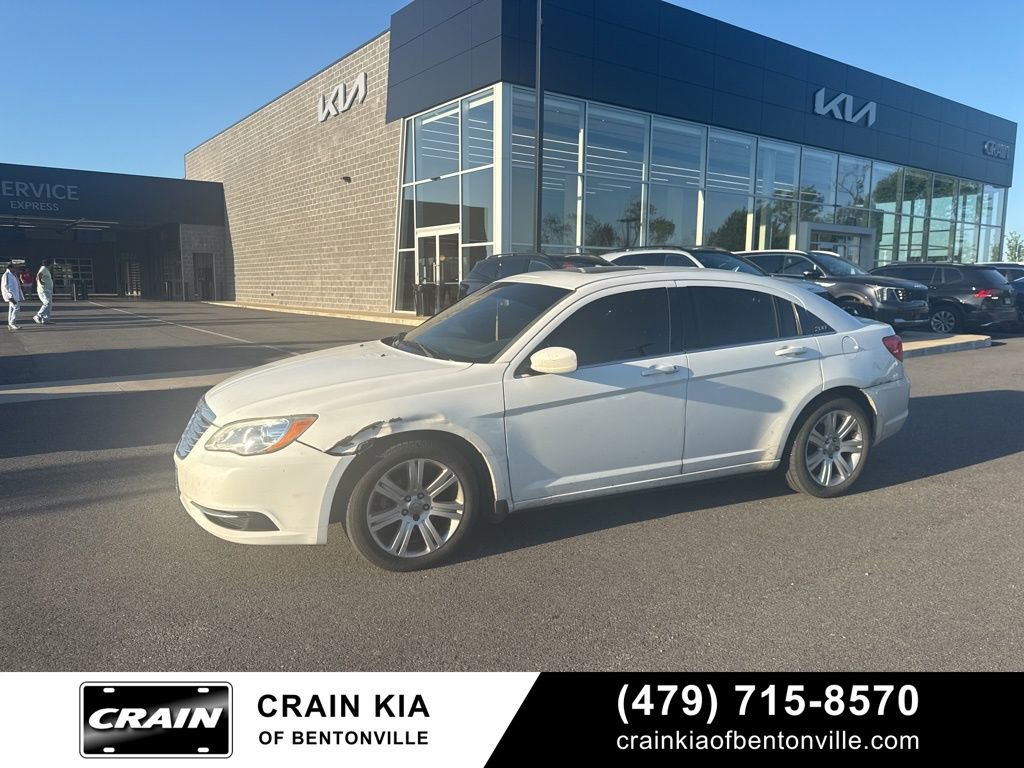 Used 2013 Chrysler 200 Touring FWD image 9