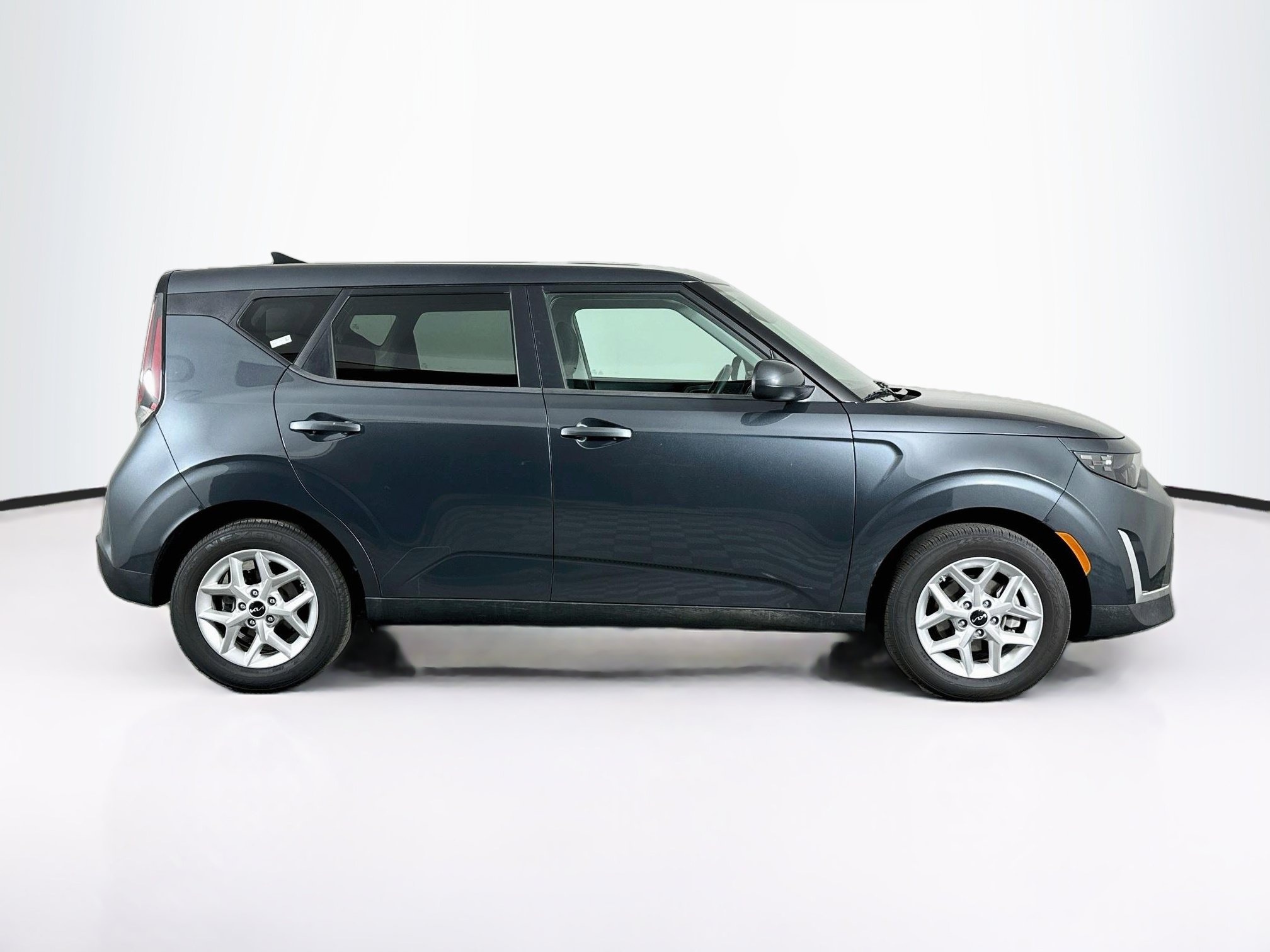 Used 2025 Kia Soul LX w/ LX Technology Package FWD image 10