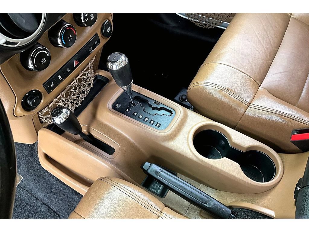 Used 2011 Jeep Wrangler Unlimited Sahara w/ Dual Top Group AWD/4WD image 27