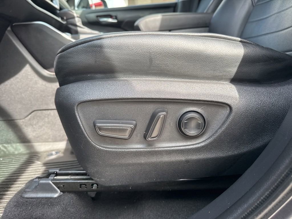 Used 2020 Toyota Highlander XLE image 30