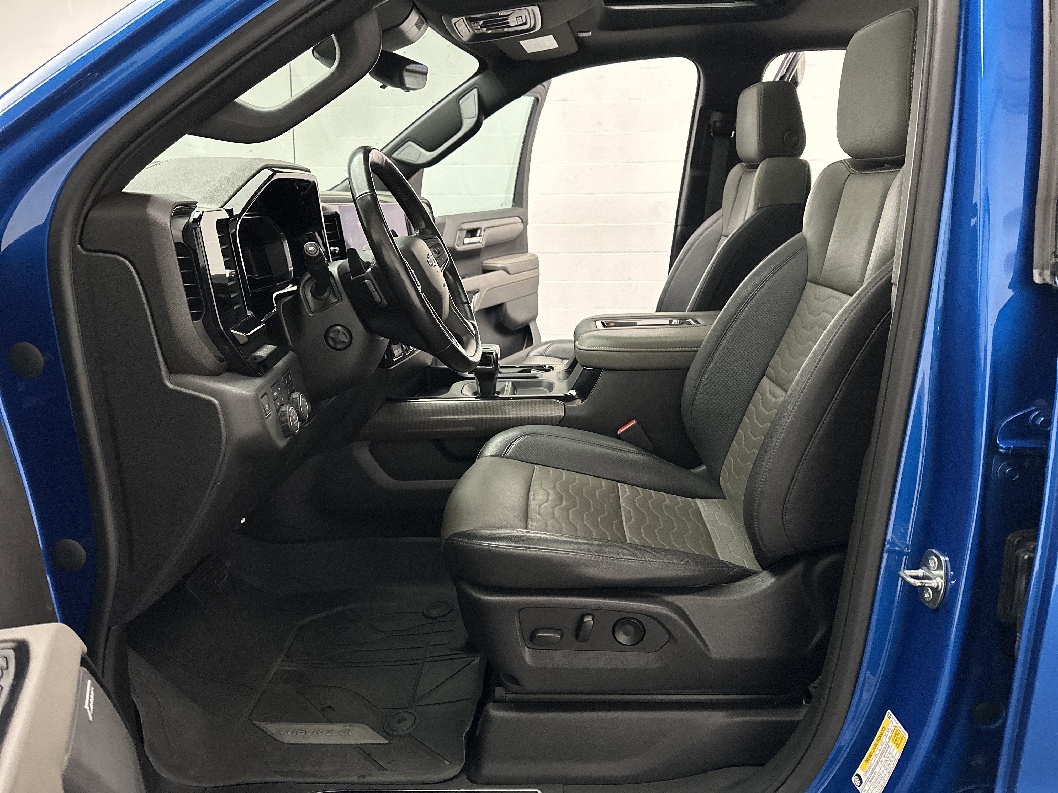 Used 2022 Chevrolet Silverado 1500 ZR2 w/ Technology Package image 20