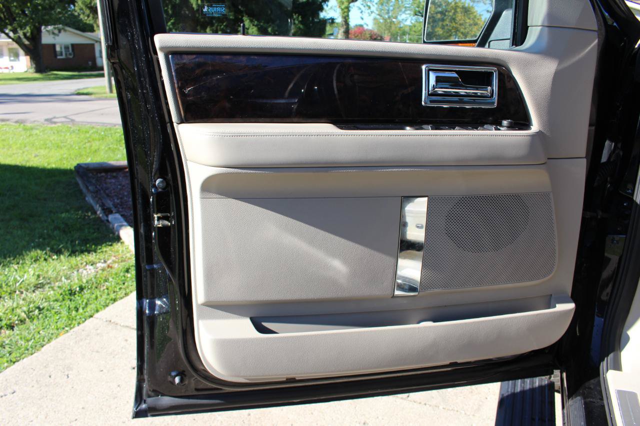 Used 2016 Lincoln Navigator L Select AWD/4WD image 11