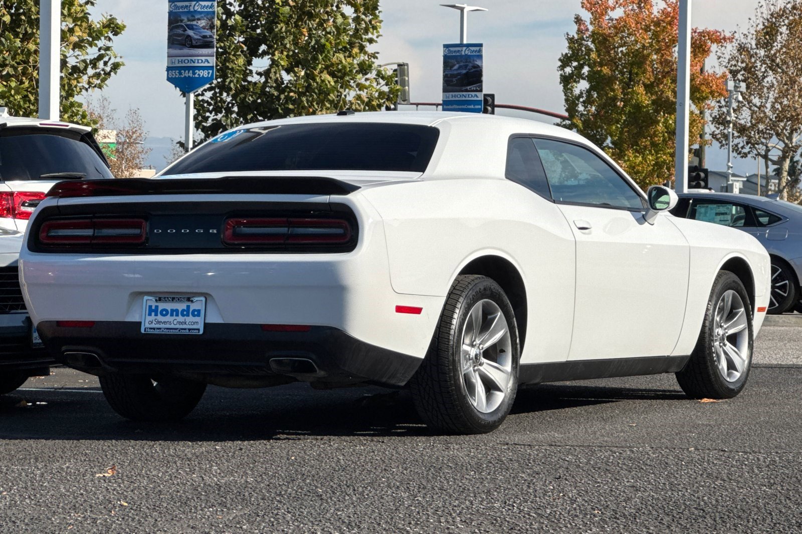 Used 2015 Dodge Challenger SXT image 8