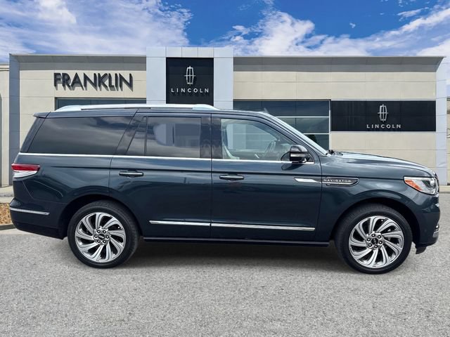 Certified 2024 Lincoln Navigator Reserve AWD/4WD image 8