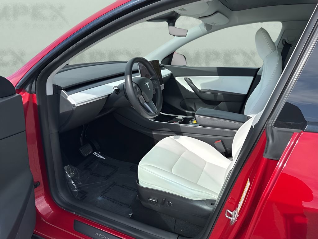 Used 2021 Tesla Model Y Long Range image 9