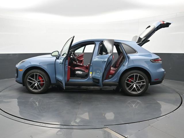 Certified 2022 Porsche Macan S AWD/4WD image 30