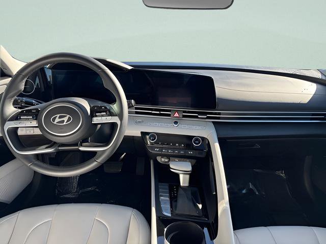 Certified 2025 Hyundai Elantra Limited FWD image 10