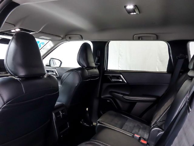 Used 2025 Mitsubishi Outlander SE AWD/4WD image 15
