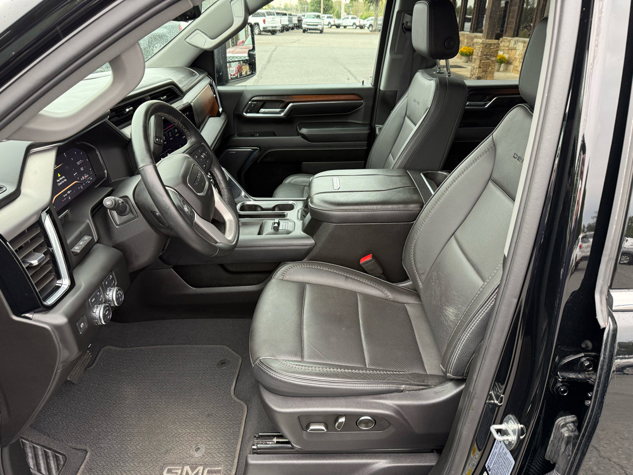 Used 2024 GMC Sierra 2500 Denali w/ Denali Reserve Package image 11