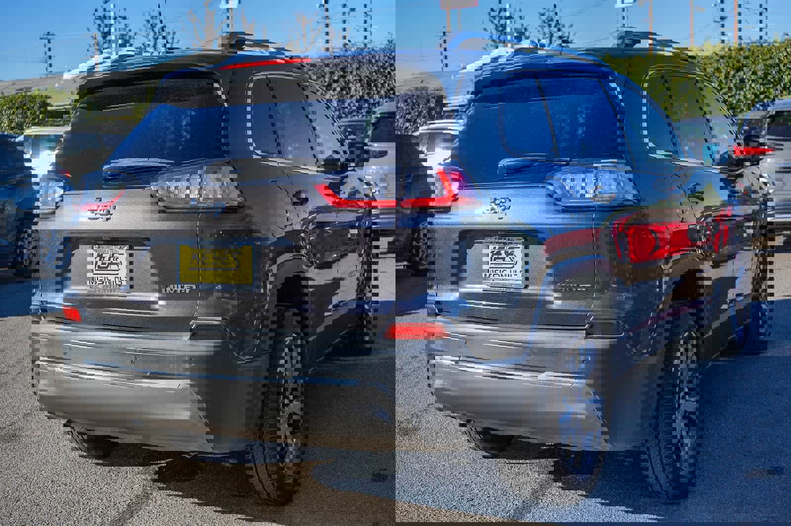 Used 2019 Jeep Cherokee Limited image 4