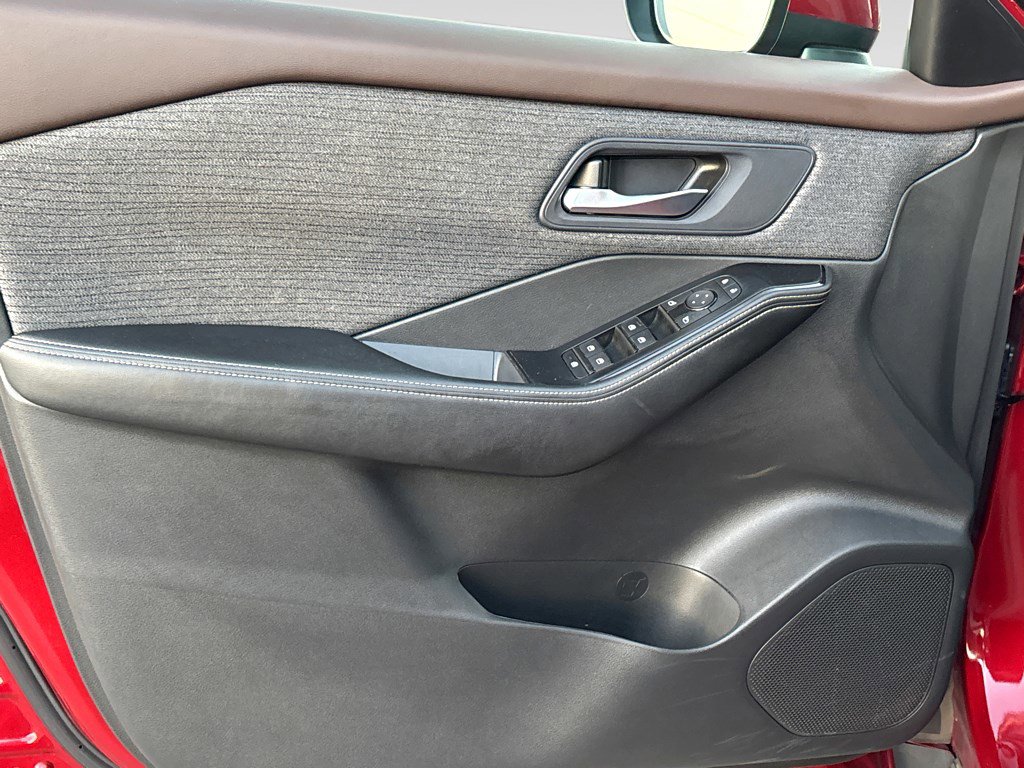 Used 2023 Nissan Rogue SV image 18