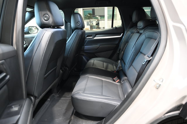 New 2027 GMC Terrain Elevation w/ Elevation Premium Package AWD/4WD image 11