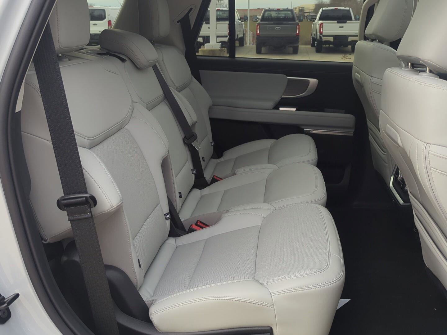 Used 2025 Ford Expedition Platinum image 32