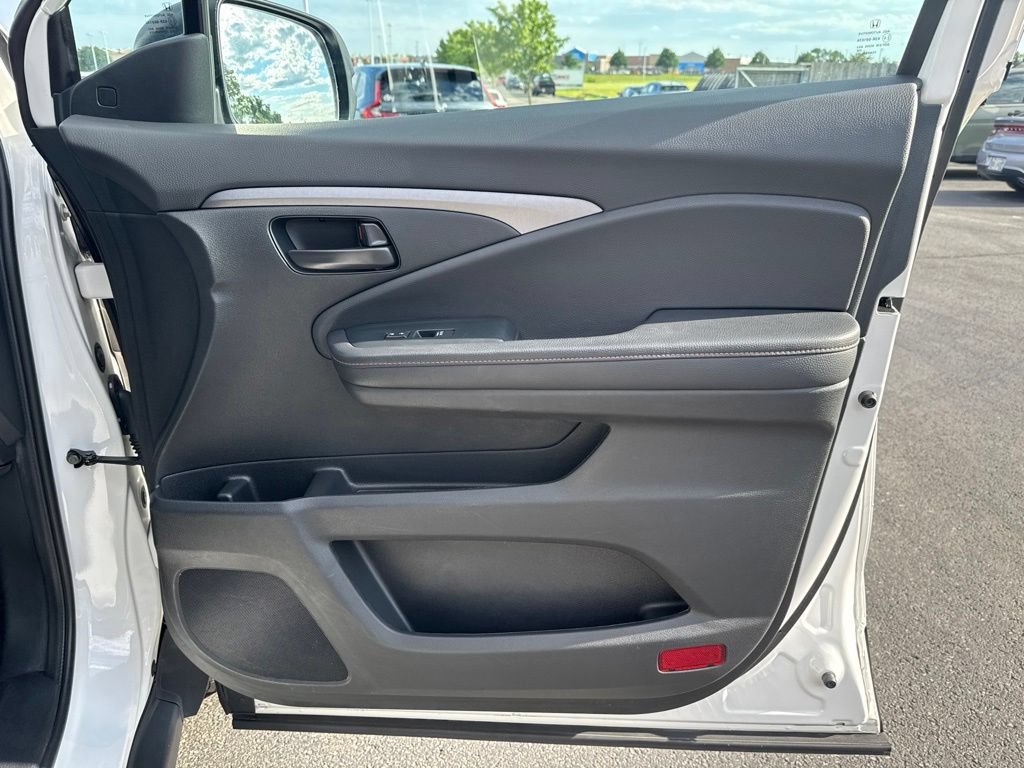 Certified 2023 Honda Passport TrailSport image 40