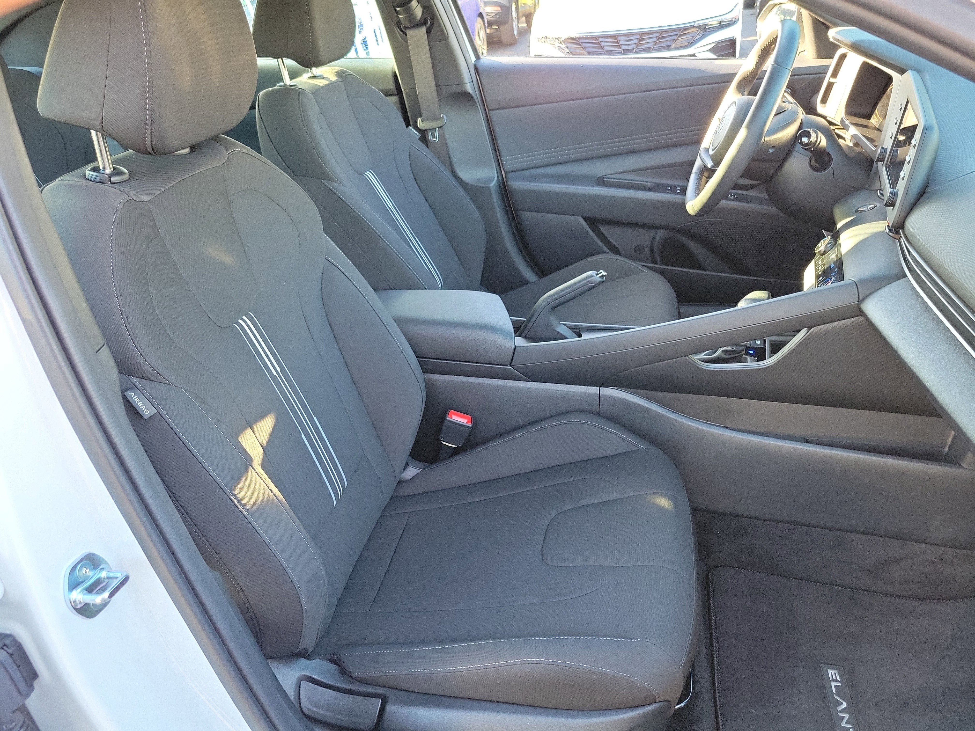 Certified 2025 Hyundai Elantra Sport image 18