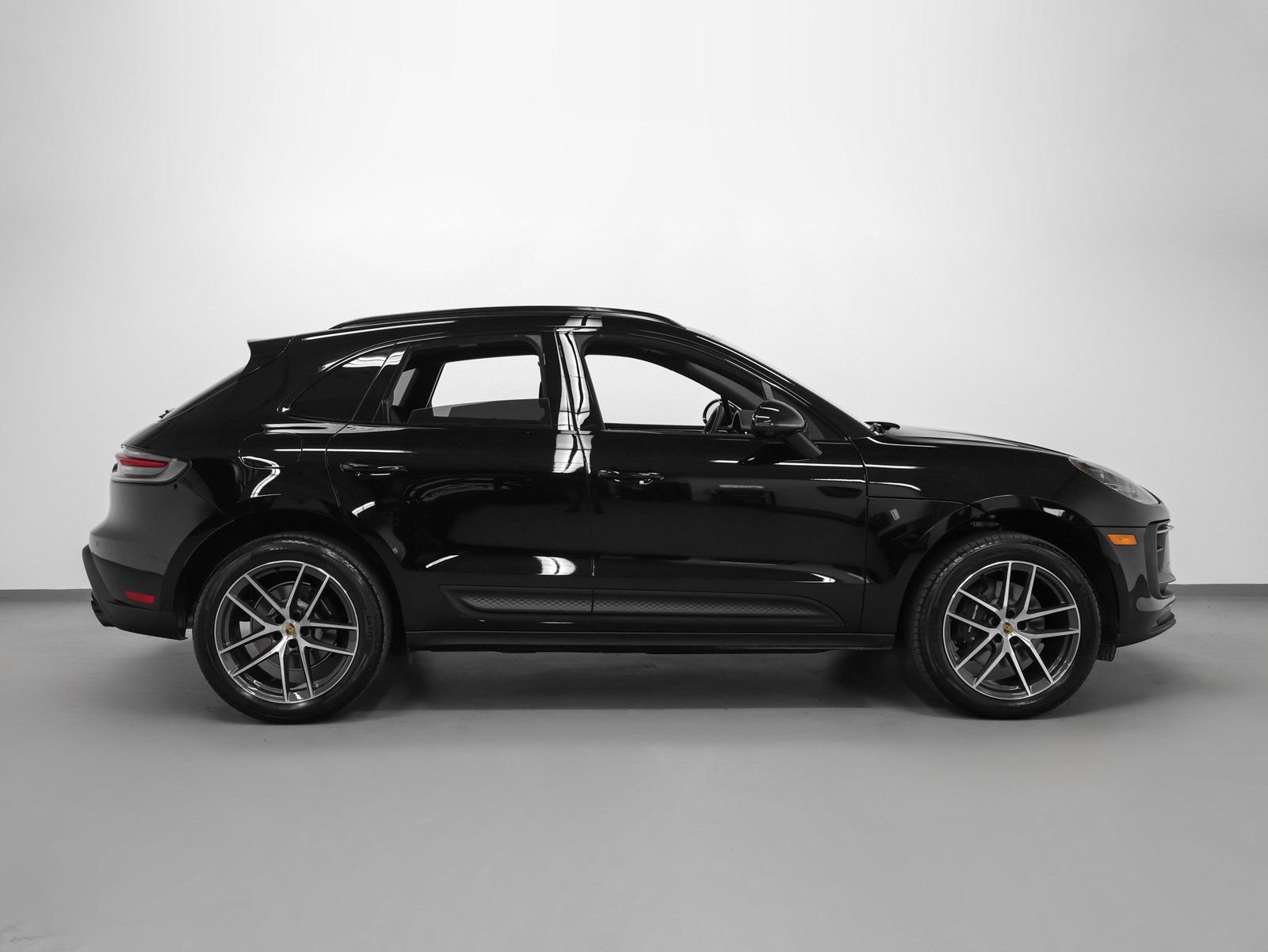 Certified 2026 Porsche Macan AWD/4WD image 13