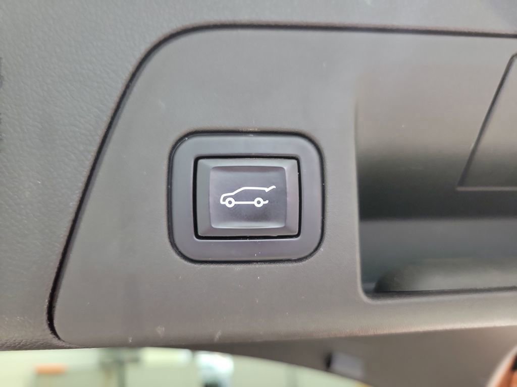 Used 2022 Buick Envision Essence w/ Safety Package image 15