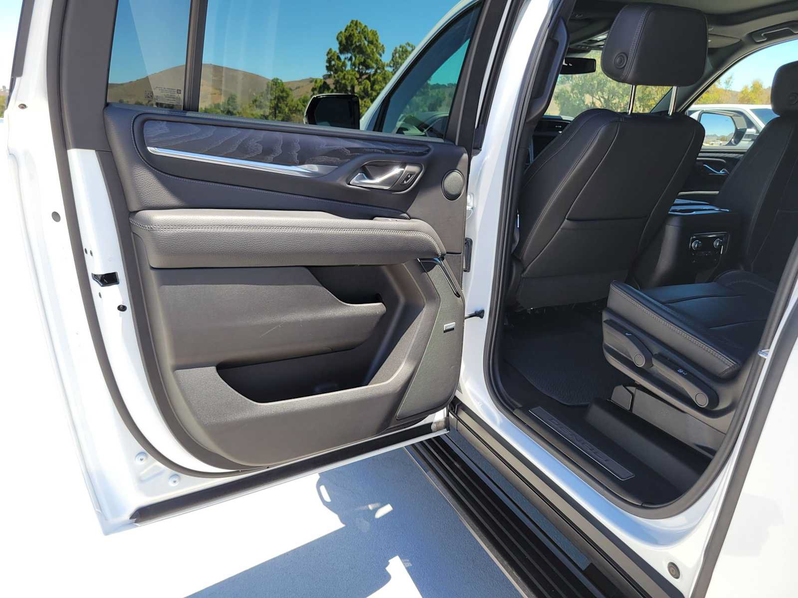 Used 2024 GMC Yukon XL Denali AWD/4WD image 17