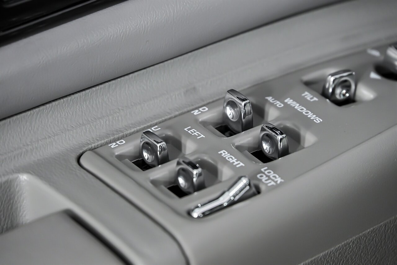 Used 1994 Chevrolet Impala SS RWD image 15