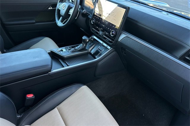 Used 2025 Lexus GX 550 image 18