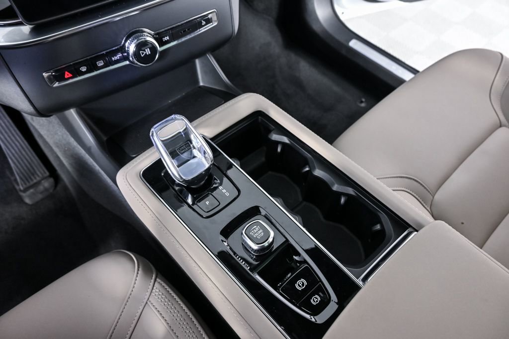 Certified 2025 Volvo XC90 B6 Plus image 19