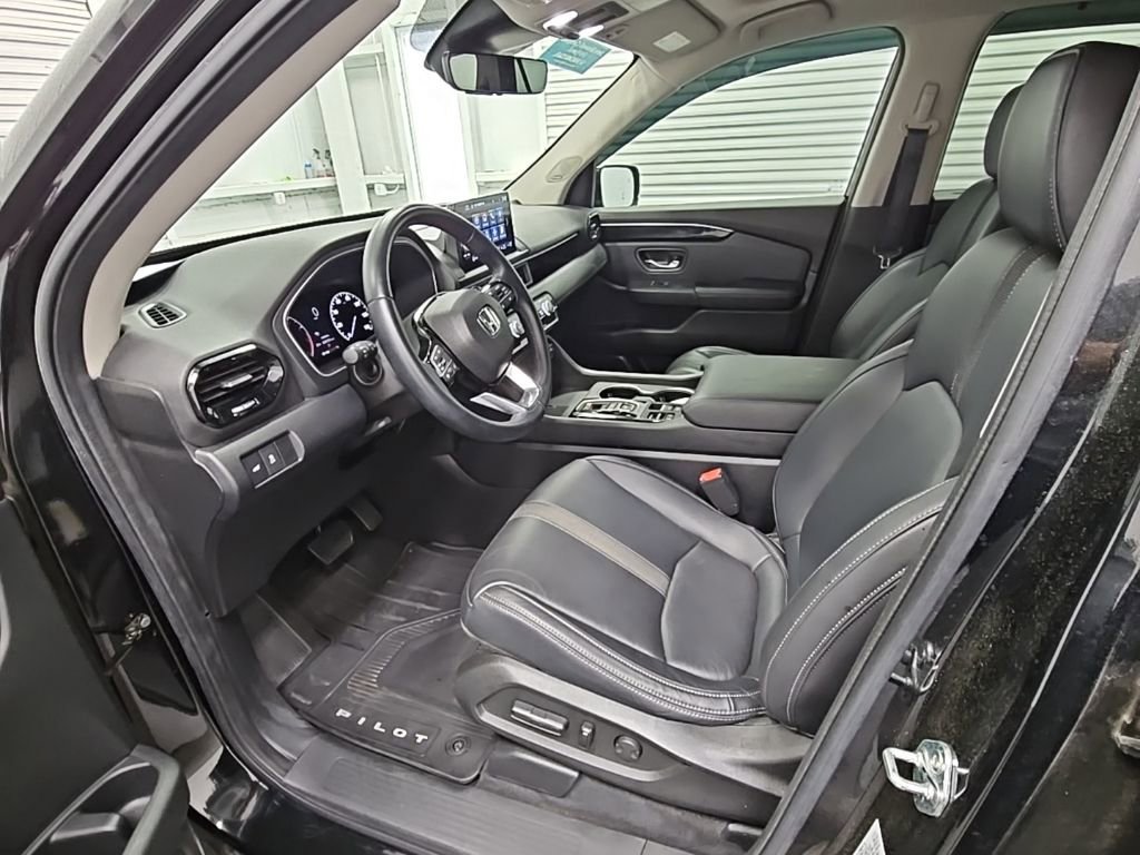 Used 2023 Honda Pilot Touring image 11