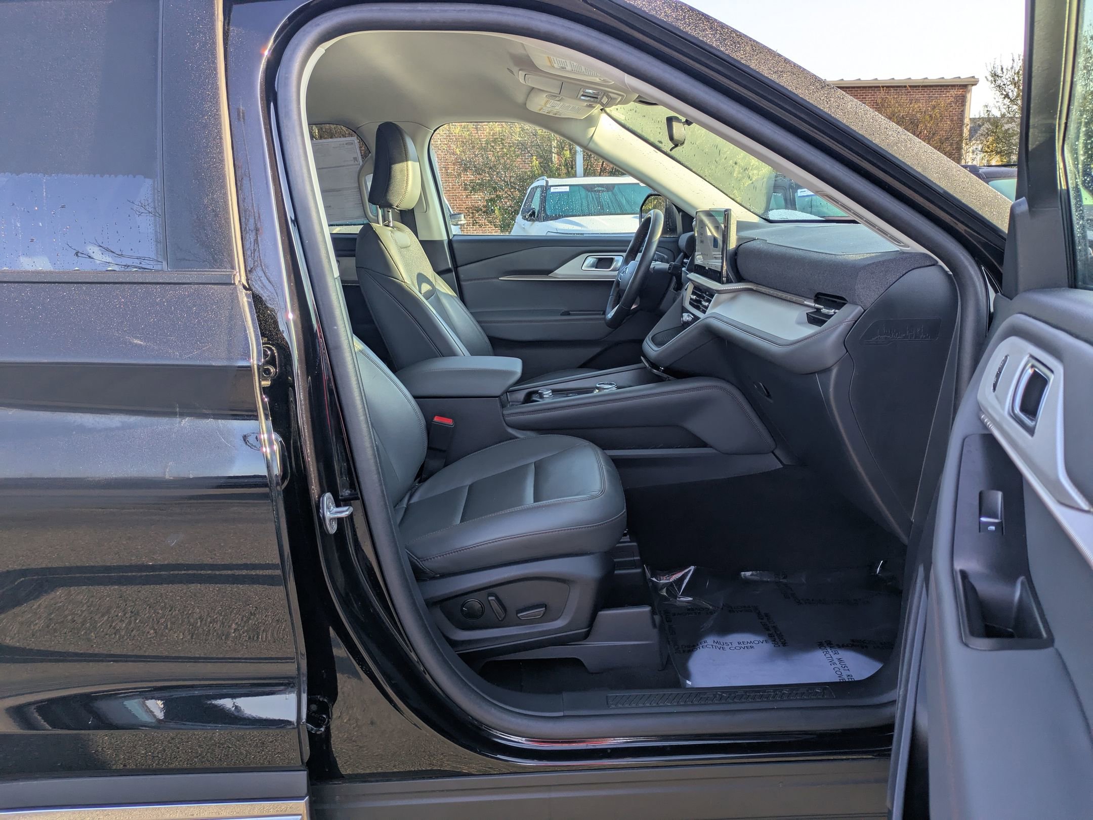 Certified 2025 Ford Explorer Active w/ Active Comfort Package AWD/4WD image 35