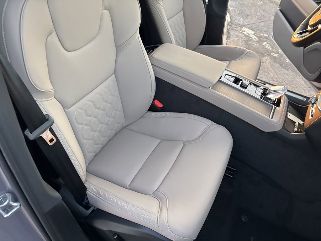 New 2026 Volvo XC90 B6 Plus w/ Protection Package Premier image 43